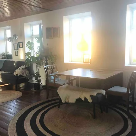 Cozy Little Townhouse With Small Garden And Sea View Villa Svaneke